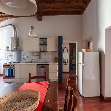 Trastevere Lungaretta * Рим